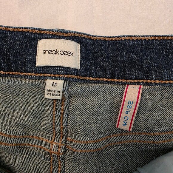 Sneakpeek Mid-Rise Shorts, Size M - Picture 3 of 7
